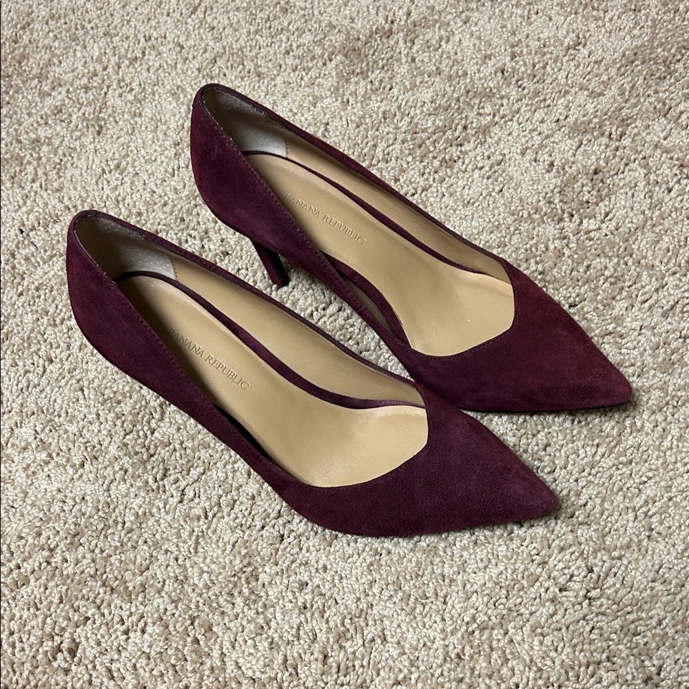 Banana Republic Rich Burgundy Suede Heels 12-hour pumps